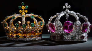 Wallpaper showcasing a symmetrical array of glistening crown jewels highlighting their royal and dazzling essence